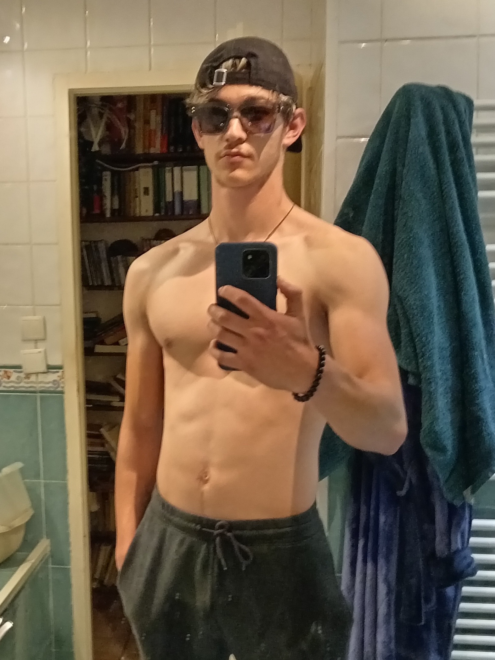 Profil de Taysir, 20 ans, Garage gay à Ermatingen